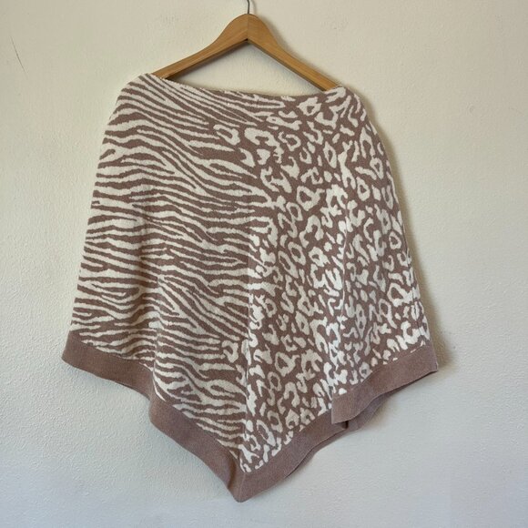 Barefoot Dreams Cozy Ultralite Poncho - Picture 3 of 6